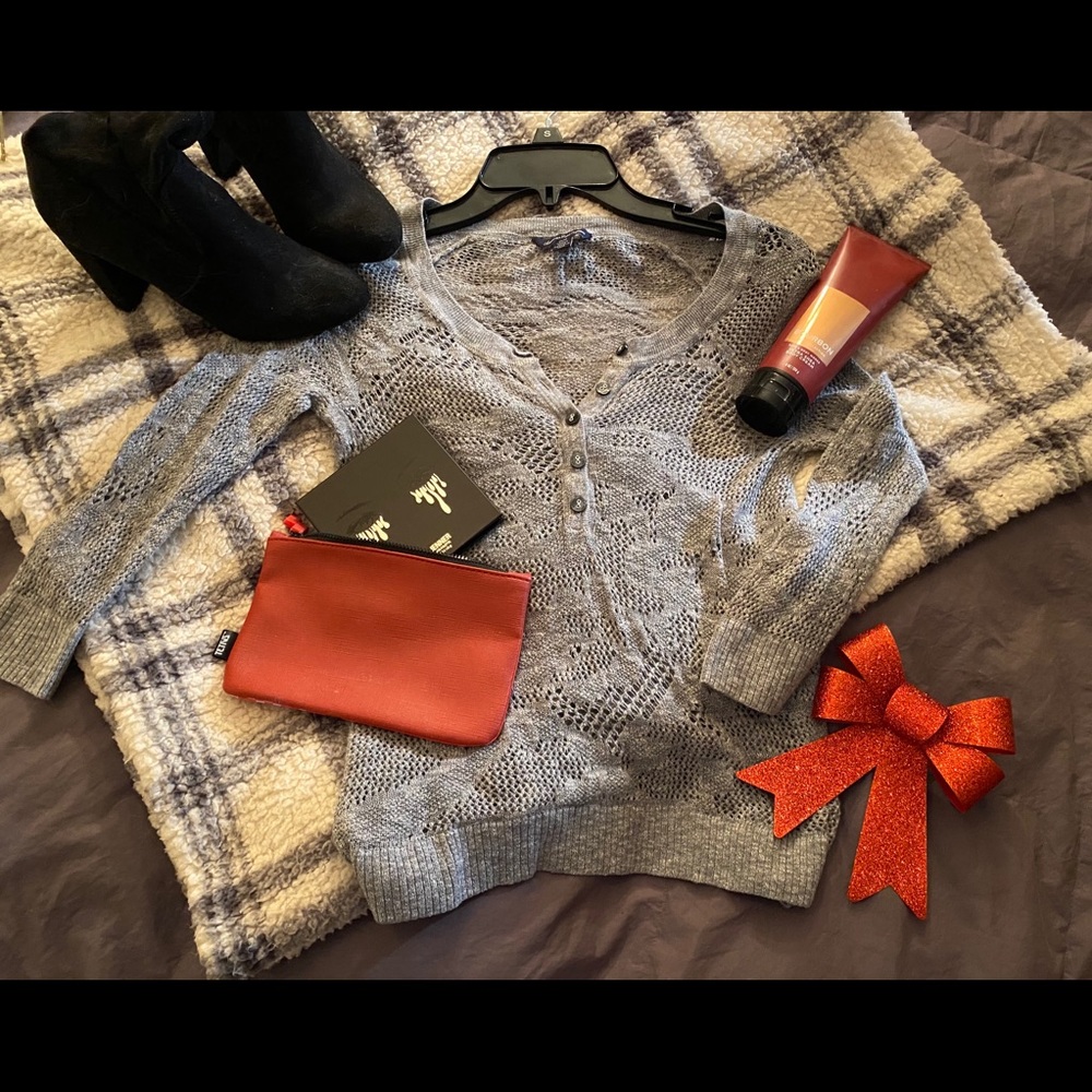 🦅American Eagle, lace quarter sleeve top🦅